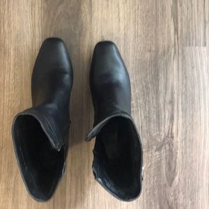 Bandolino ankle booties